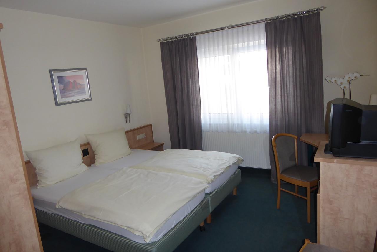 Hotel Ring Park บูเคน ภายนอก รูปภาพ