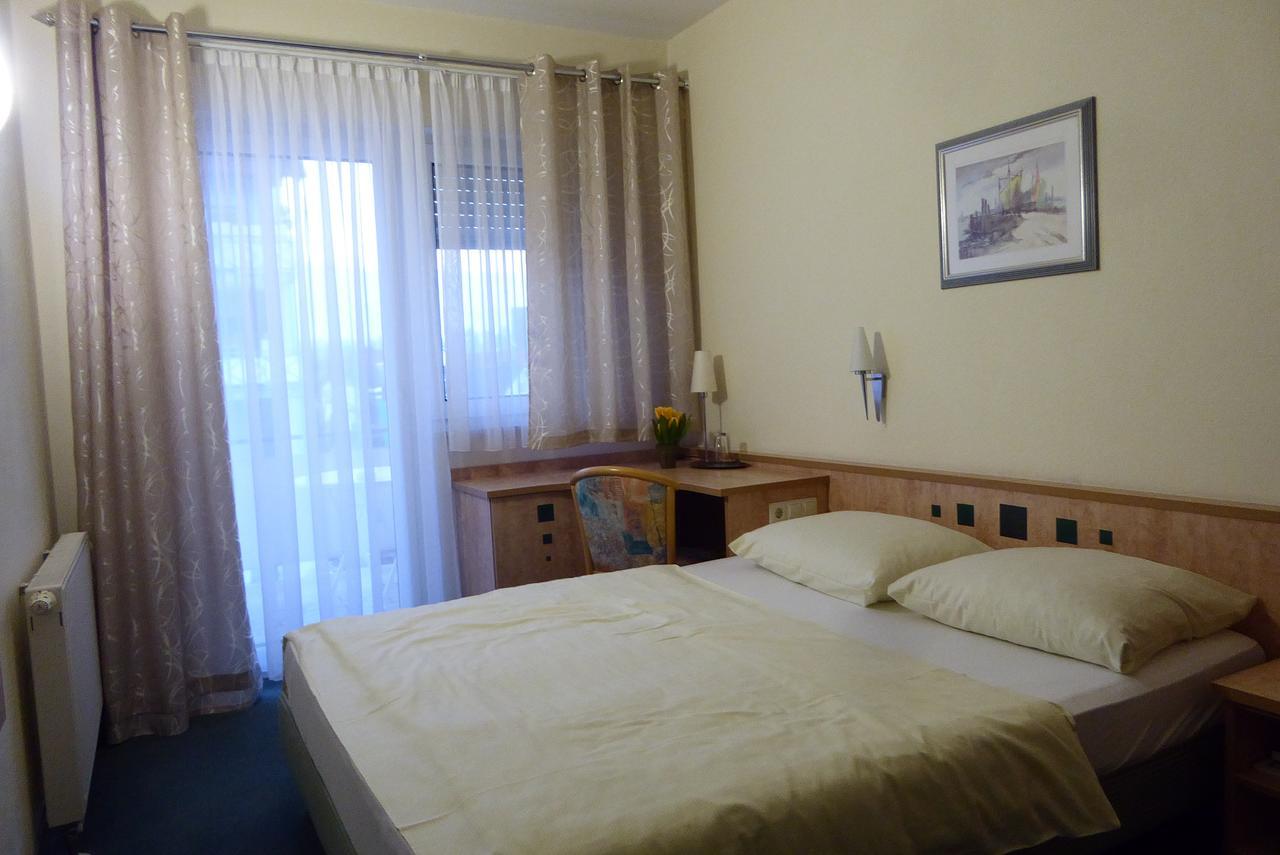 Hotel Ring Park บูเคน ภายนอก รูปภาพ